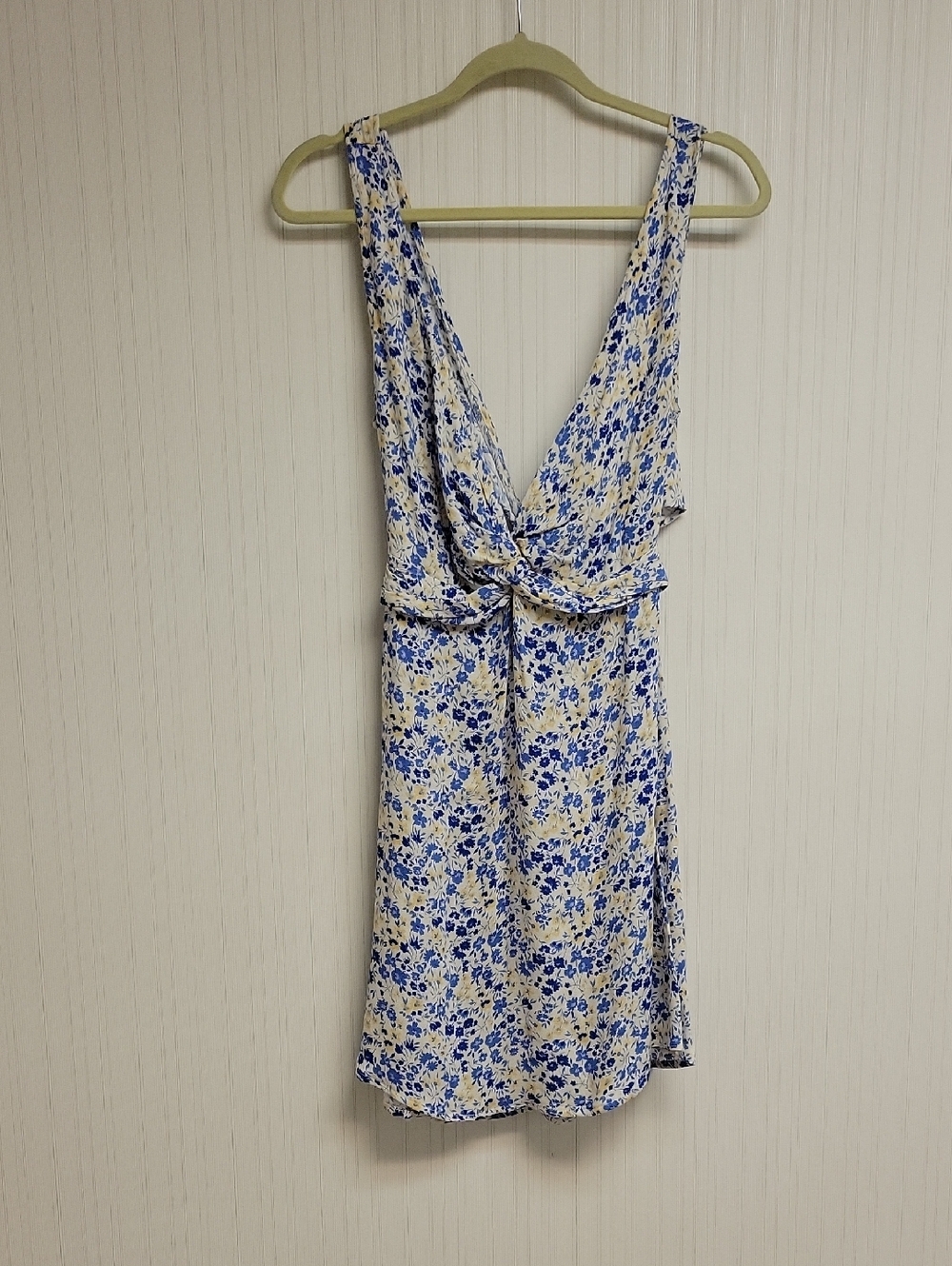 Lush Blue & Cream Floral Backless Dress. Deep V Front. Small Summer Coastal New